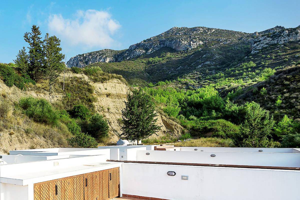 North Cyprus Four Bedroom Villa in the Scenic Hills of Bellapais Photo 6