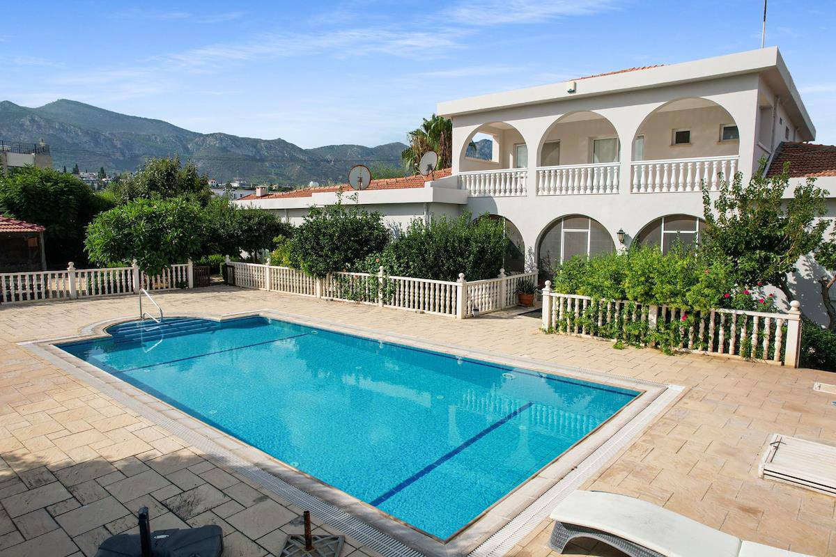 North Cyprus Five Bedroom Villa with Private Pool Within Walking Distance to the Sea  Photo 2