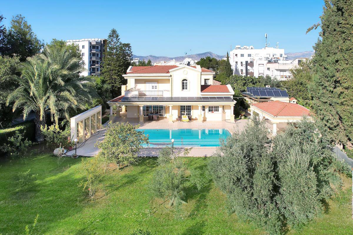 North Cyprus Four Bedroom Mansion in the Center of Nicosia Photo 2