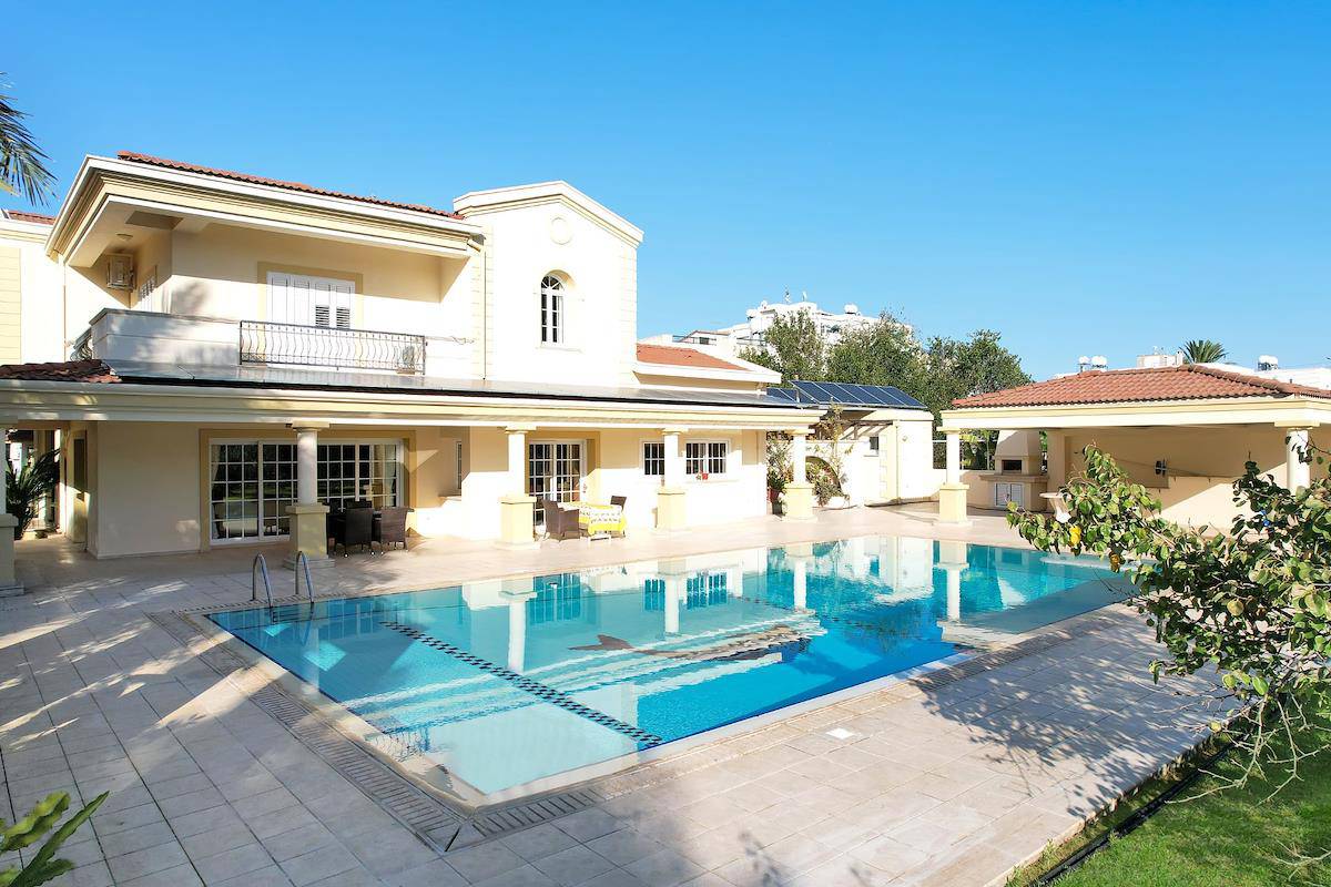 North Cyprus Four Bedroom Mansion in the Center of Nicosia Photo 1