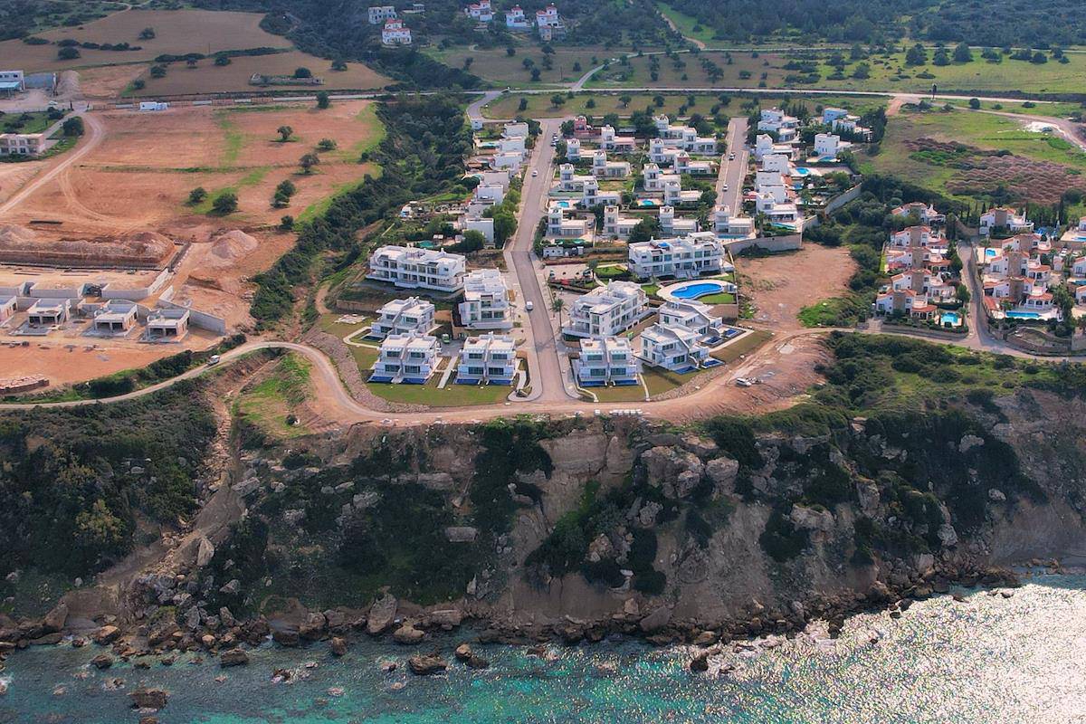 North Cyprus Remarkable Three Bedroom Beachfront Apartment Photo 31
